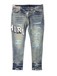 AMIRI calça jeans skinny rasgada estilo universitário