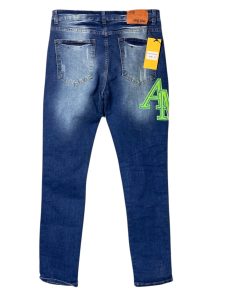 Amiri azul-escuro com lavagem desbotada e um grande logótipo verde-neon na perna.